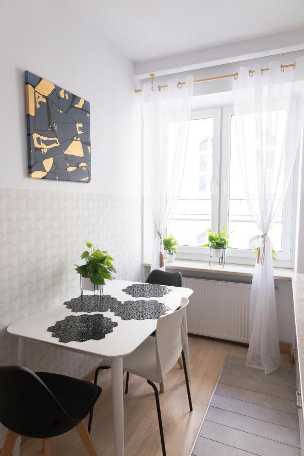 Clicktheflat Szkolna Palace Of Culture Apart Rooms Warsaw Ngoại thất bức ảnh
